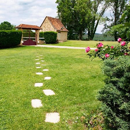 Les Gites De Juevince Issac Экстерьер фото
