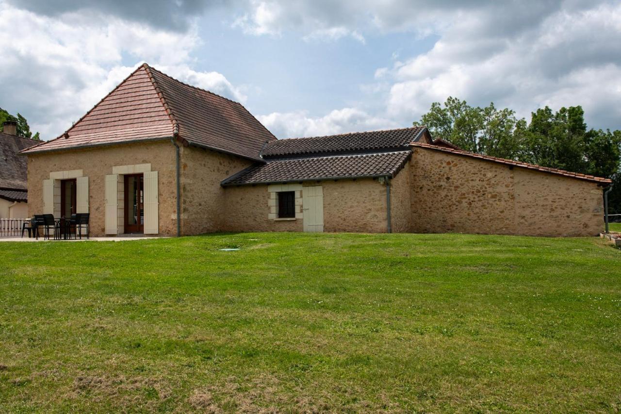 Les Gites De Juevince Issac Экстерьер фото